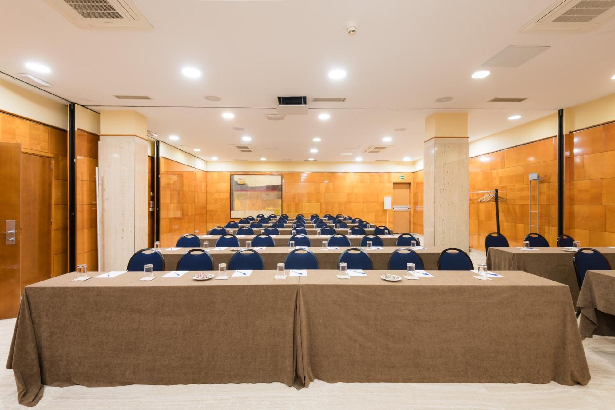 Hotel Ciudad De Валадоид Екстериор снимка
