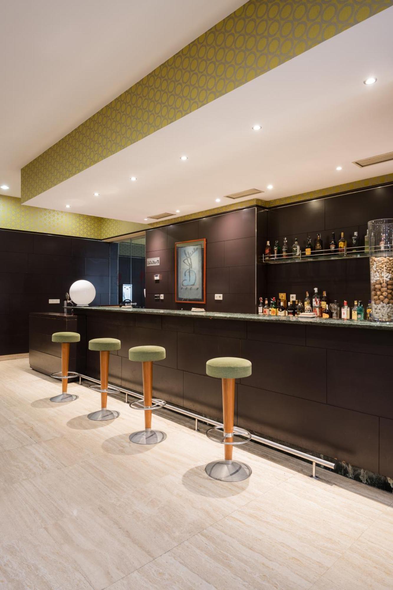 Hotel Ciudad De Валадоид Екстериор снимка