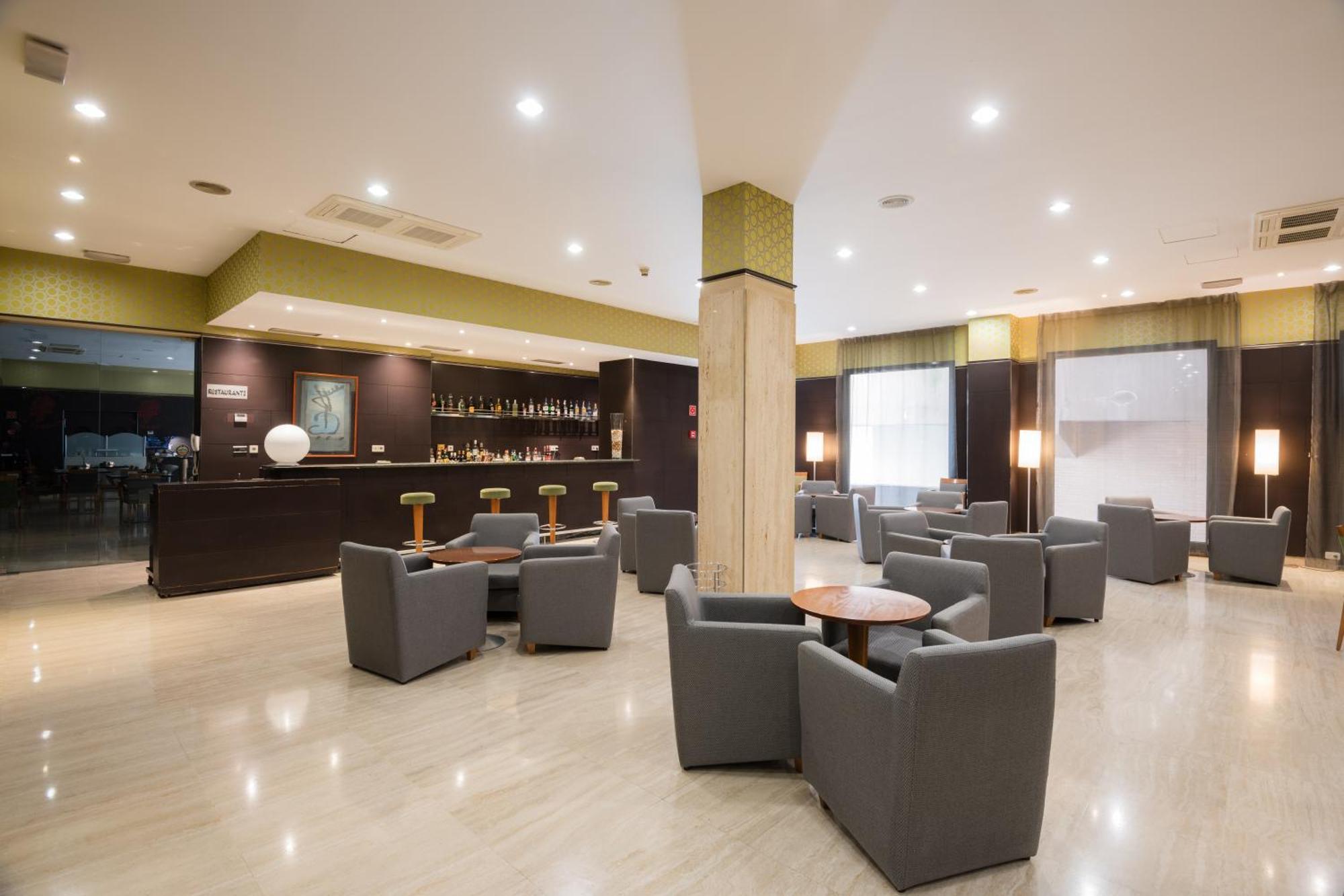 Hotel Ciudad De Валадоид Екстериор снимка