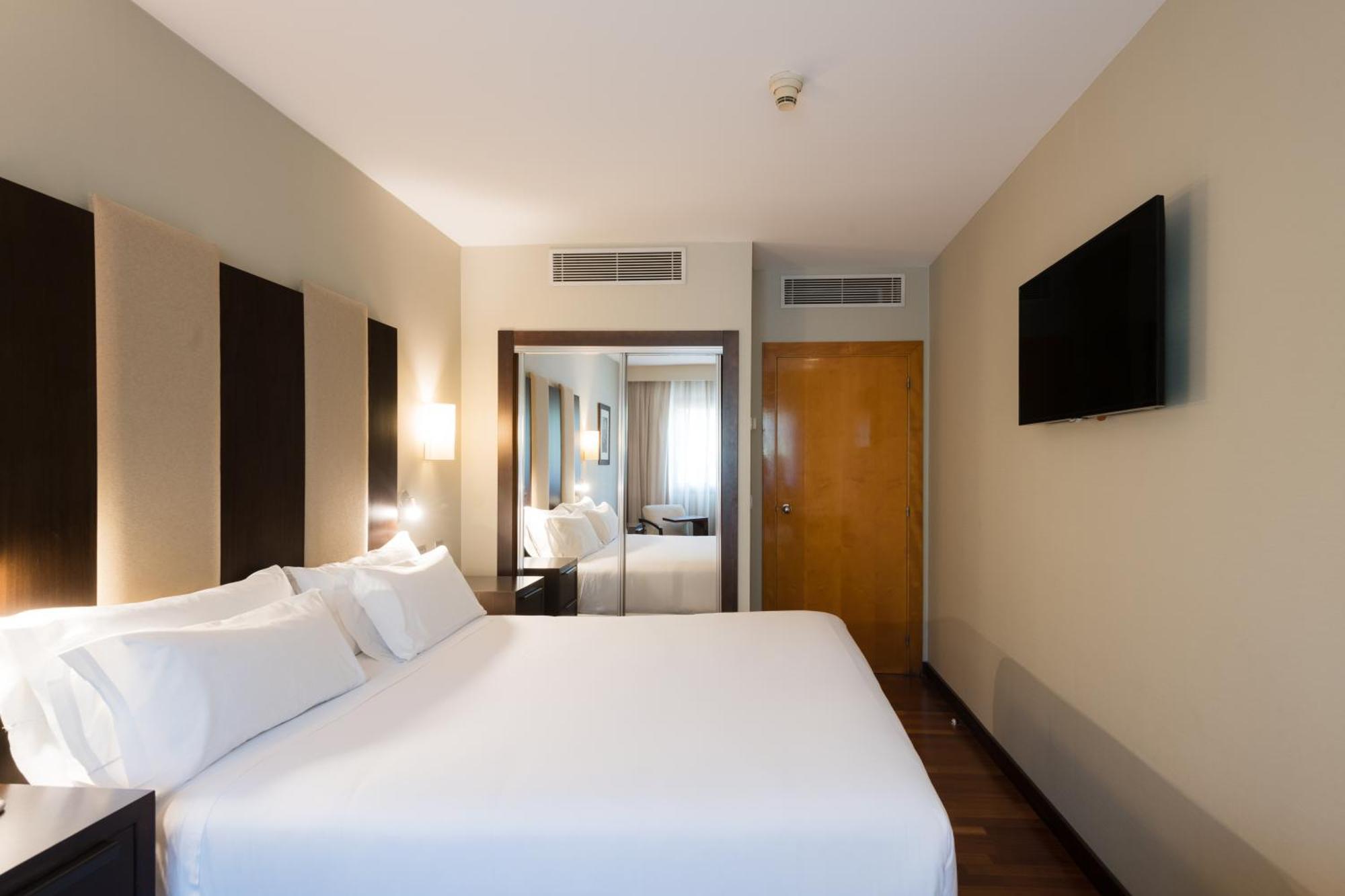 Hotel Ciudad De Валадоид Екстериор снимка