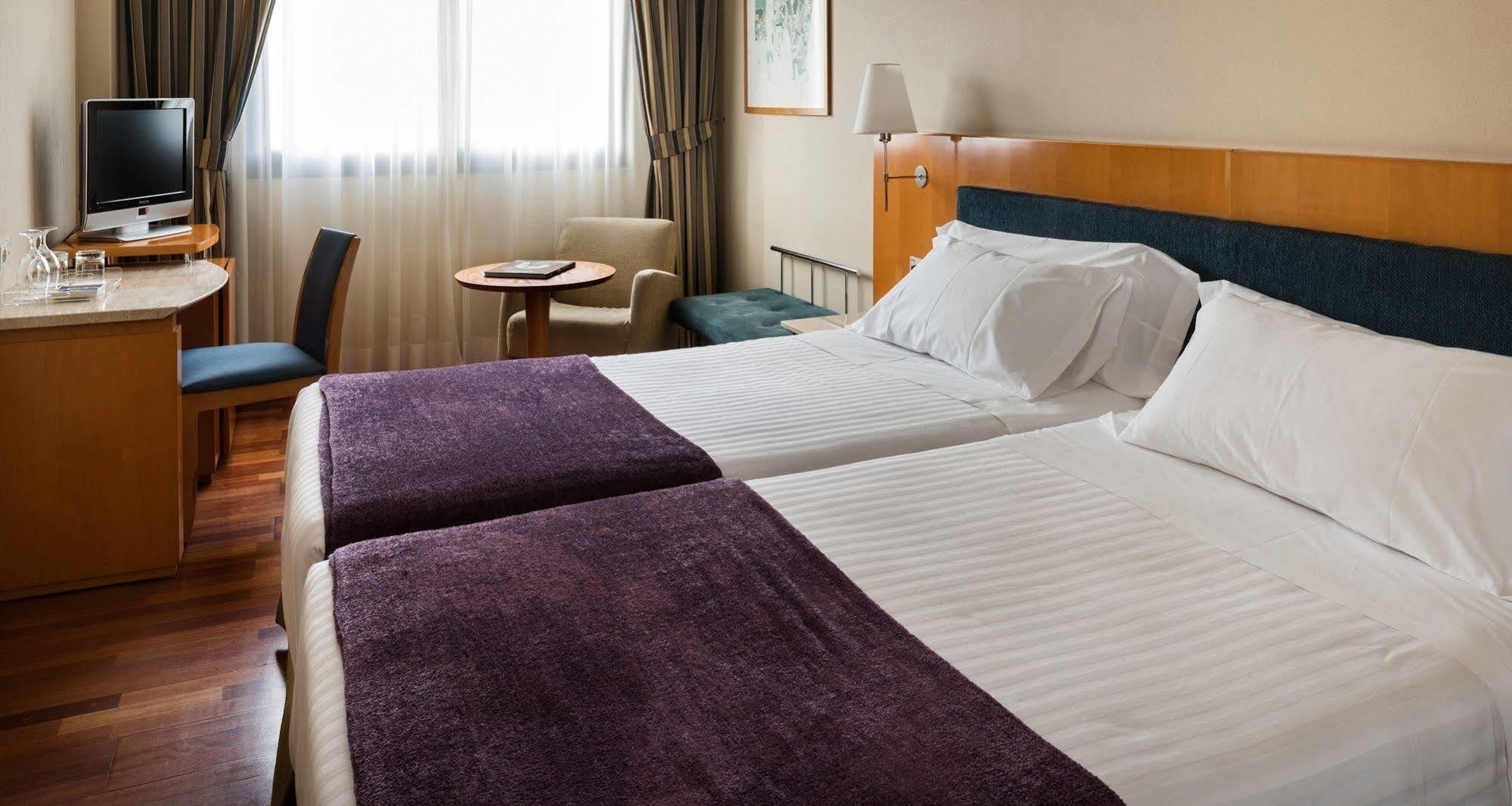 Hotel Ciudad De Валадоид Екстериор снимка