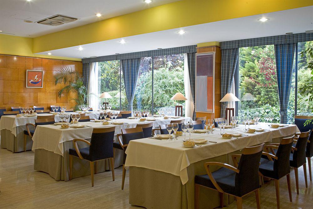 Hotel Ciudad De Валадоид Ресторант снимка